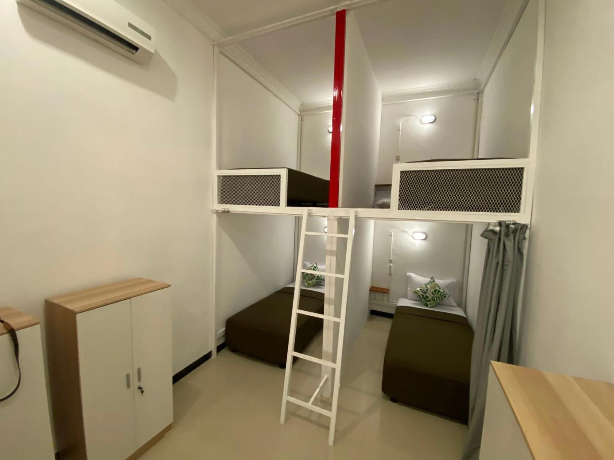Revive By Snooze Hostel Banyuwangi  Ngoại thất bức ảnh