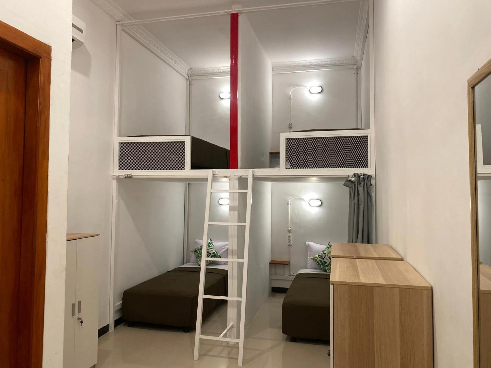 Revive By Snooze Hostel Banyuwangi  Ngoại thất bức ảnh